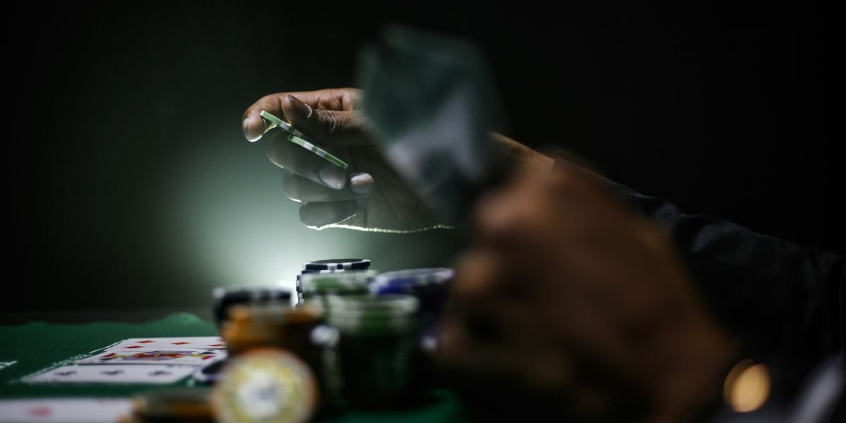 Why Humans Misjudge Risk in Repeated Decisions